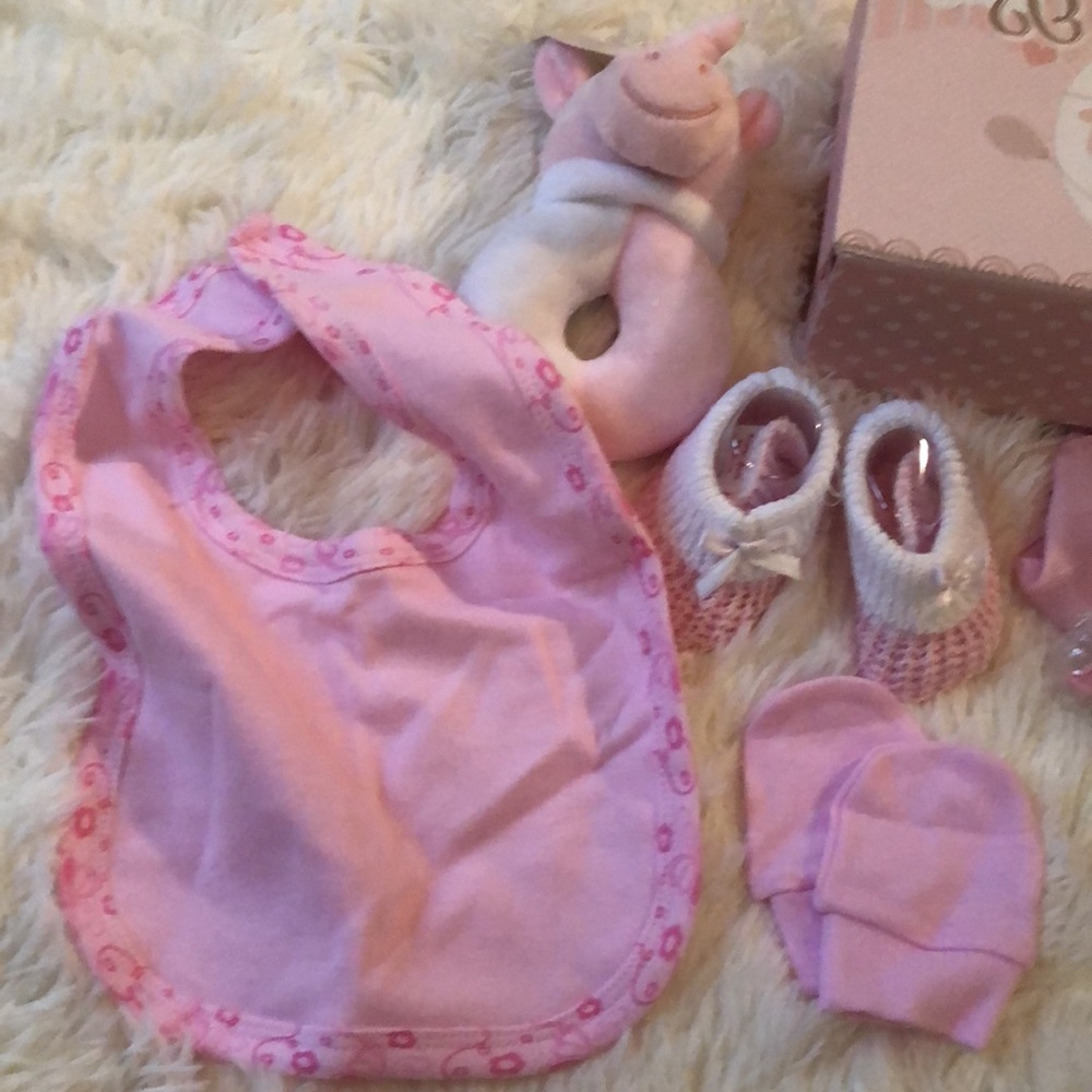 Baby girl gift set - Picture 2 of 3